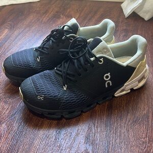 ONCLOUD Seafoam green and black tennis shoes